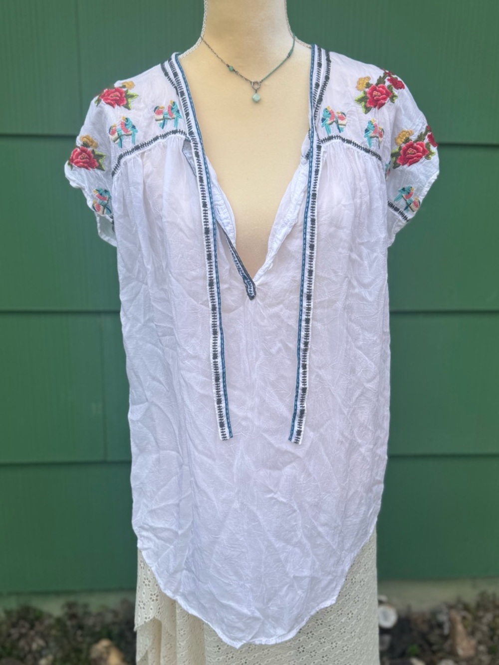White Johnny Was Embroidered Split-Neck Women's Tunic Top Shirt